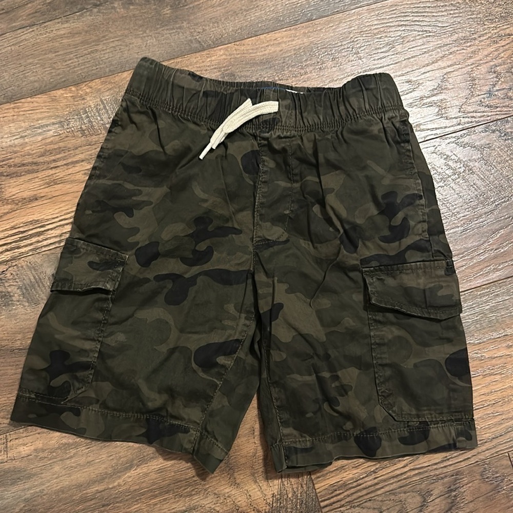 Old Navy boys cargo shorts size M